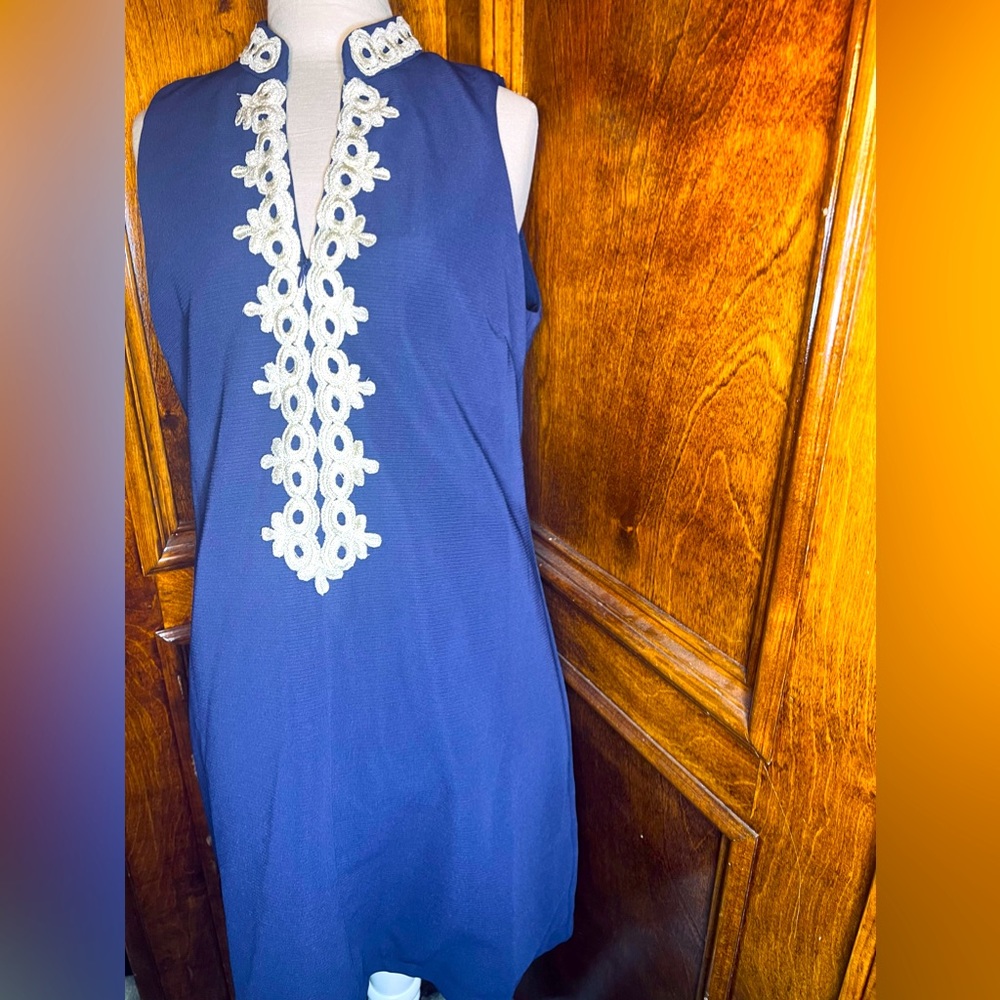 New With Tags Aryeh Navy Shift Dress w/ Gold Lace Details 💙